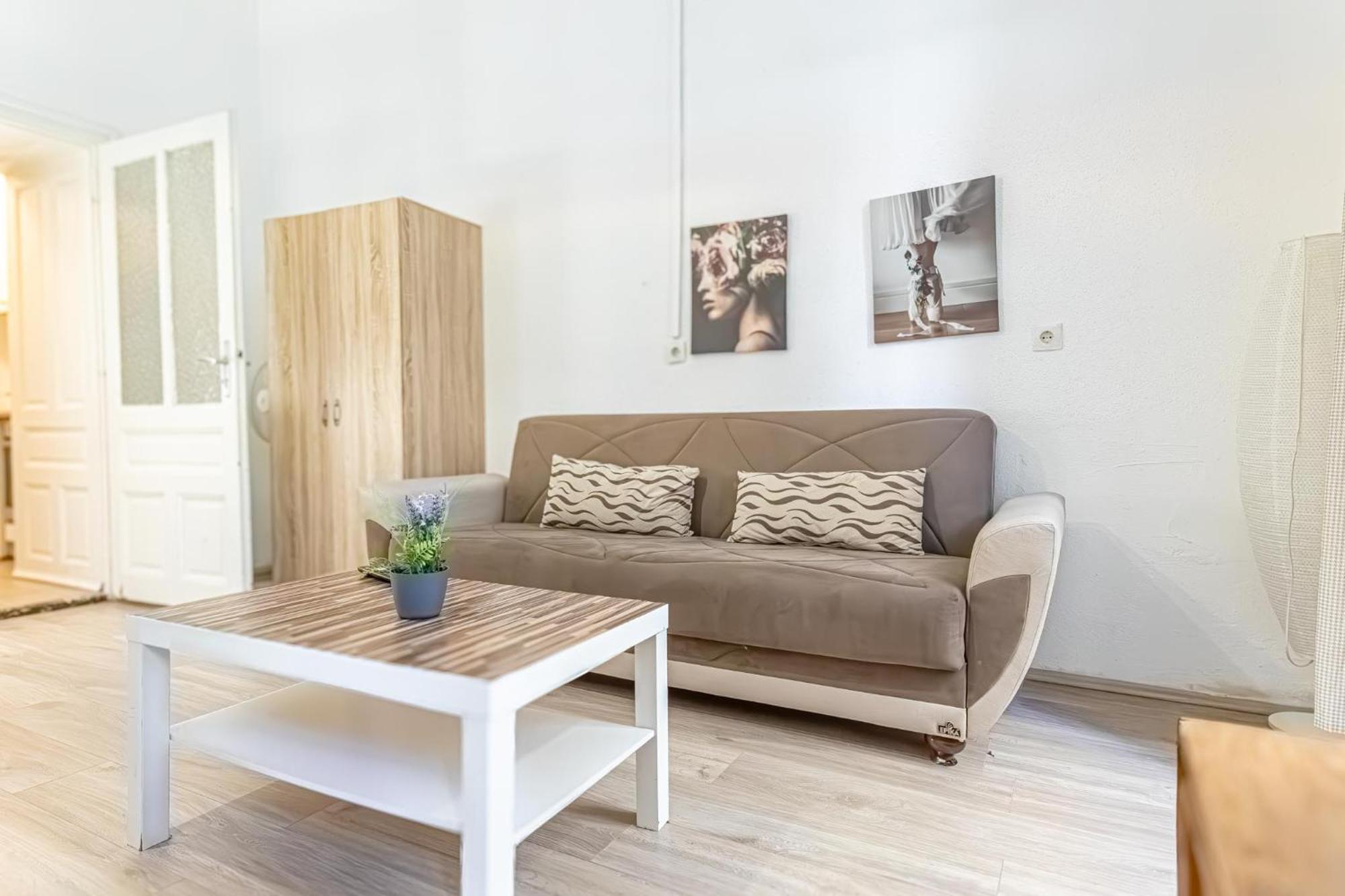 Chic Apartment- Suitable For Longstays Near Matzleinsforferplatz Wien Exteriör bild